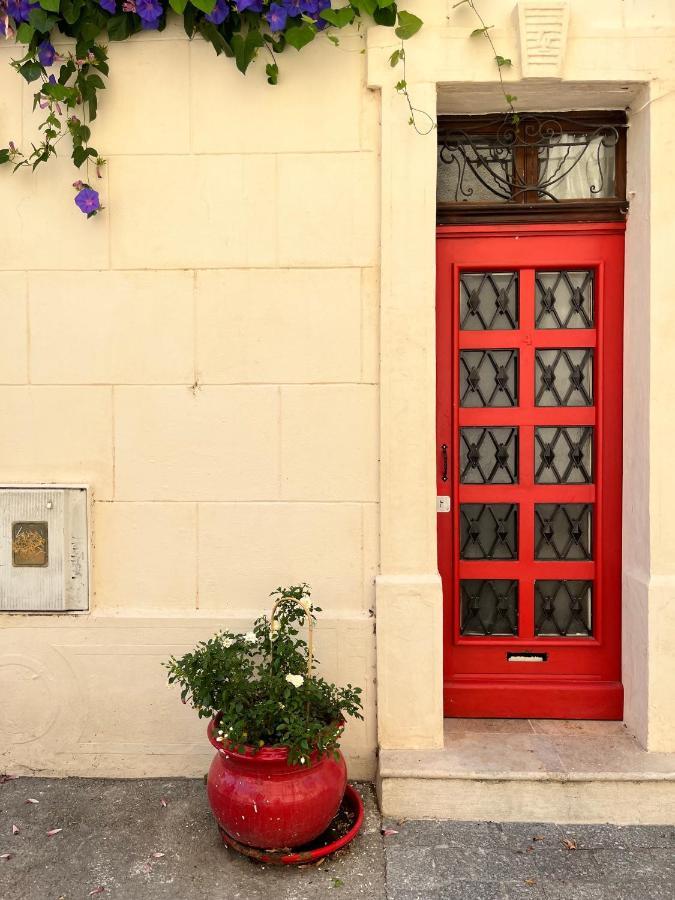 Le Donjon De La Roquette Apartment Arles Exterior photo